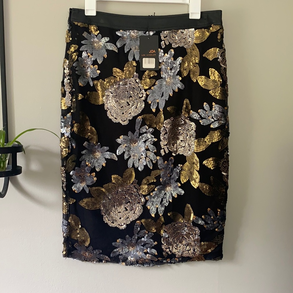 Sequence pencil skirt